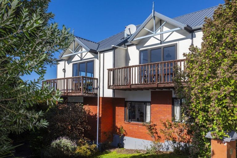 Photo of property in 6 Glendevere Terrace, Redcliffs, Christchurch, 8081