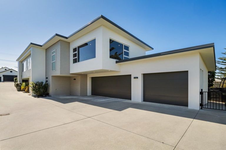 Photo of property in 60 Karewa Parade, Papamoa Beach, Papamoa, 3118