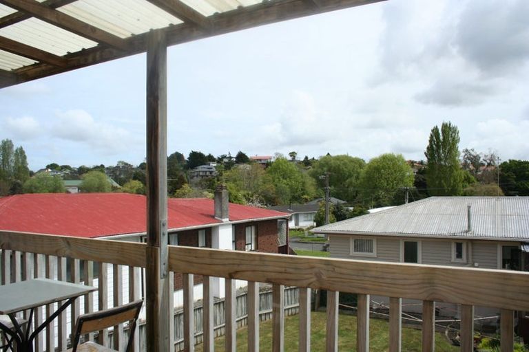 Photo of property in 28 Chilcott Road, Henderson, Auckland, 0612
