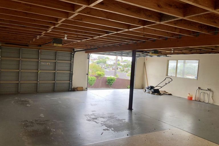 Photo of property in 80 Luckens Road, West Harbour, Auckland, 0618