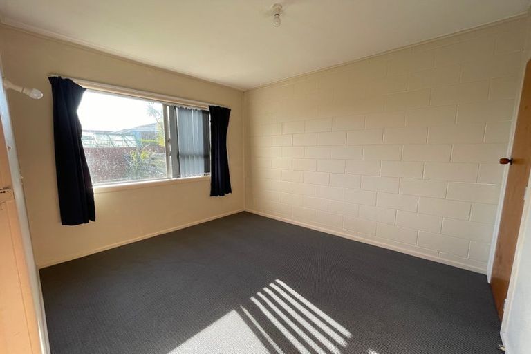 Photo of property in 2/30 Mcleod Road, Henderson, Auckland, 0612