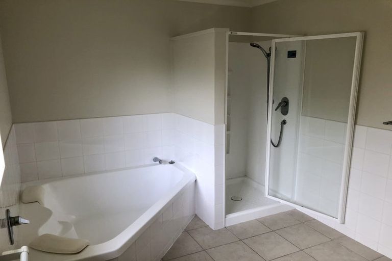 Photo of property in 80 Luckens Road, West Harbour, Auckland, 0618