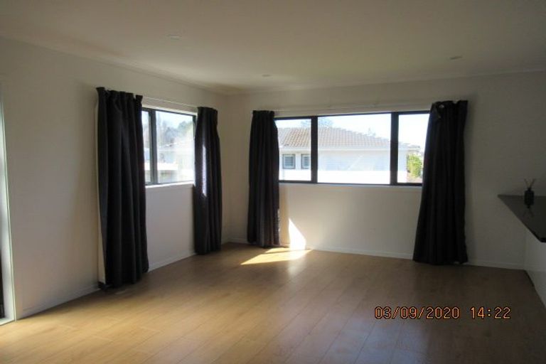 Photo of property in 25 Glenbervie Crescent, Massey, Auckland, 0614