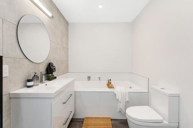 Photo of property in 31 Rewarewa Crescent, Waikanae, 5036