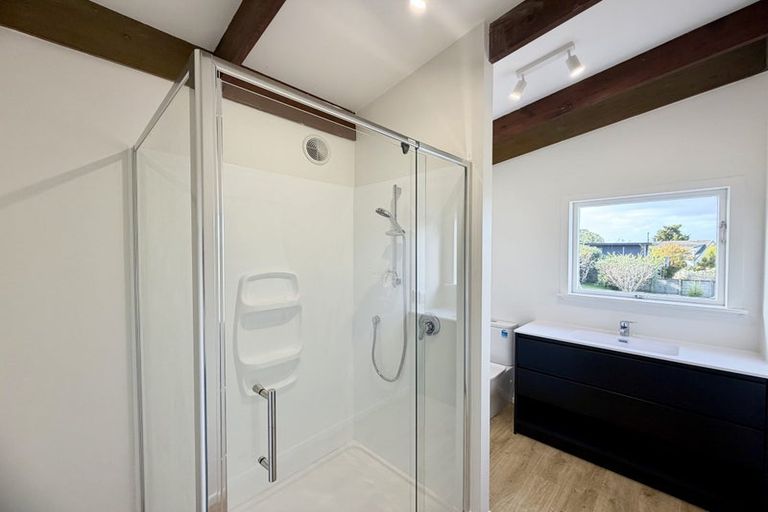 Photo of property in 6 De Val Drive, Titirangi, Auckland, 0604