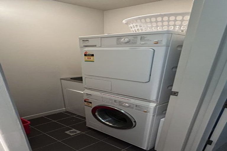 Photo of property in Montreaux Apartments, 4b/164 The Terrace, Wellington Central, Wellington, 6011