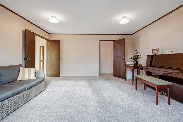 Photo of property in 18 Kennedy Avenue, Forrest Hill, Auckland, 0620