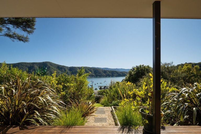 Photo of property in 27 Amelia Crescent, Waikawa, Picton, 7220