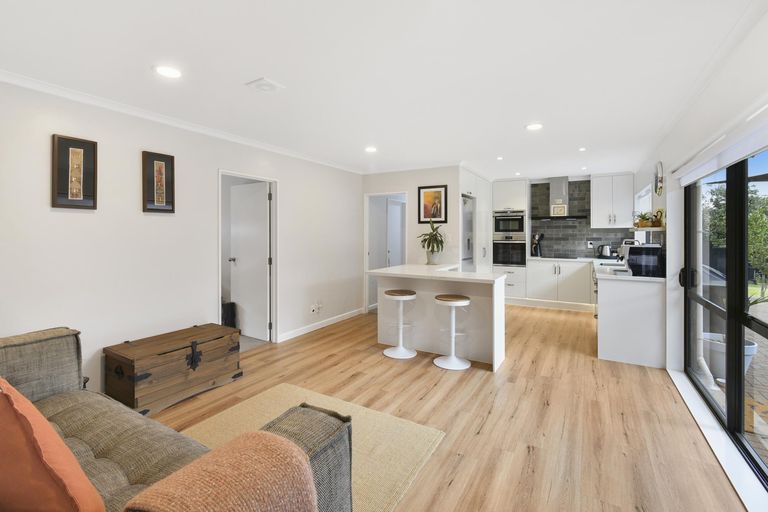 Photo of property in 41 Croftview Road, Wattle Downs, Auckland, 2103