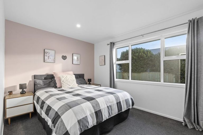 Photo of property in 3 Terrace Road, Titahi Bay, Porirua, 5022