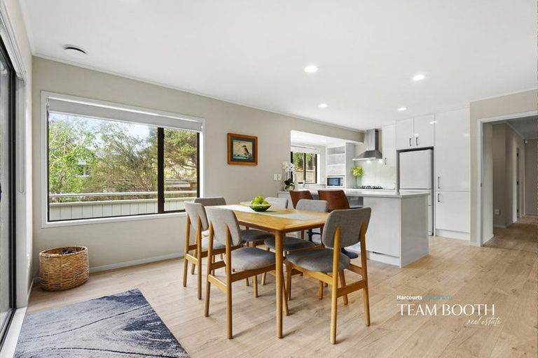 Photo of property in 126 Lynn Road, Bayview, Auckland, 0629