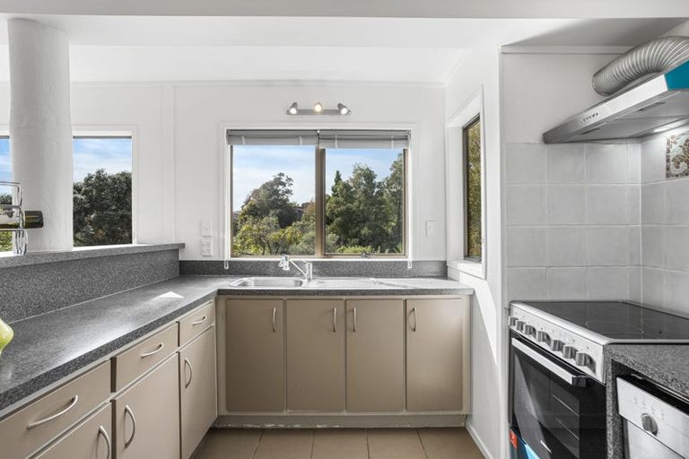 Photo of property in 8 Lynngate Place, Hillcrest, Auckland, 0627