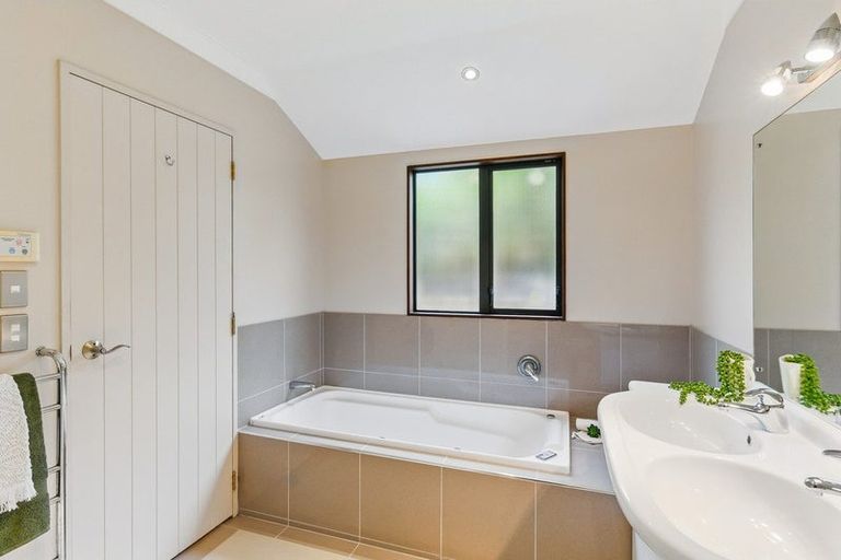 Photo of property in 5 Cadastral Court, Paraparaumu, 5032