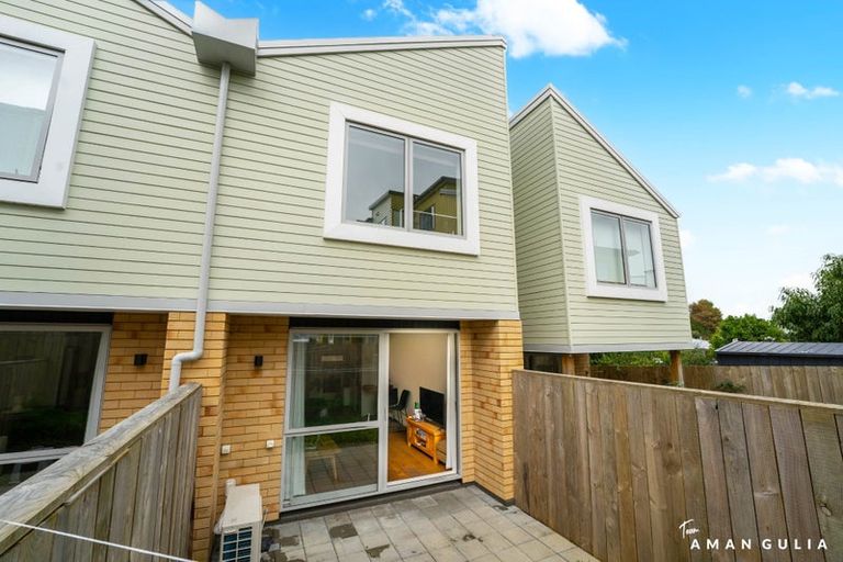 Photo of property in 15 Helen Jenepher Lane, Mount Wellington, Auckland, 1062
