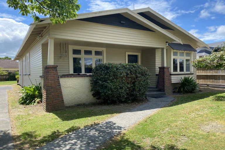 Photo of property in 27 Milverton Avenue, Hokowhitu, Palmerston North, 4410