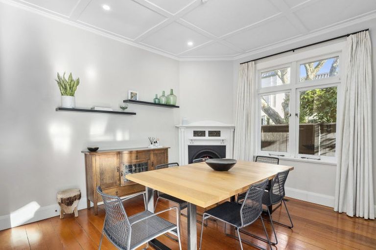 Photo of property in 8 Tiri Road, Milford, Auckland, 0620