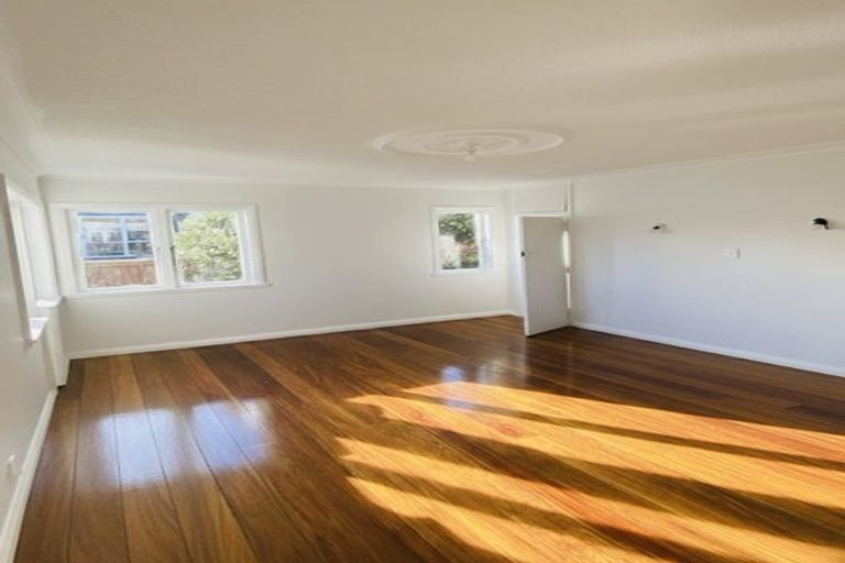 Photo of property in 22 Moana Road, Paraparaumu, 5032