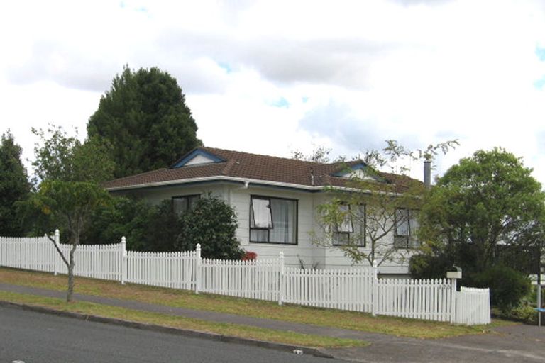 Photo of property in 170 Luckens Road, West Harbour, Auckland, 0618