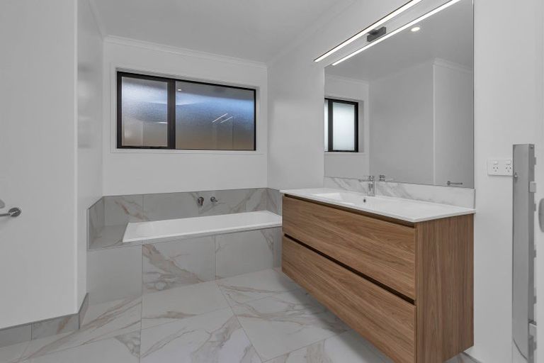 Photo of property in Northlake, 32 Glenavon Green, Wanaka, 9305