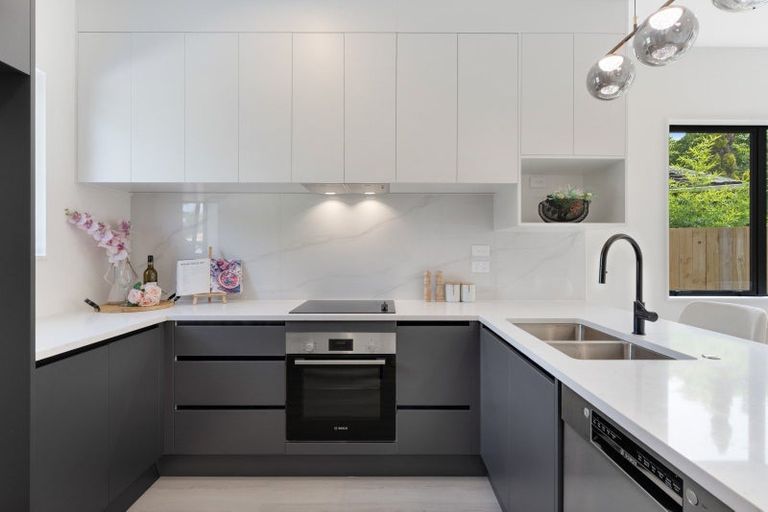 Photo of property in 140a Edgewater Drive, Pakuranga, Auckland, 2010