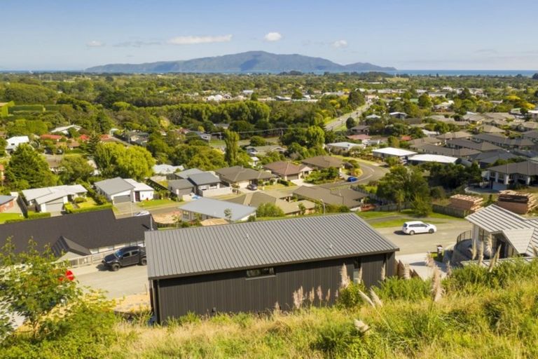 Photo of property in 101 Kakariki Grove, Waikanae, 5036