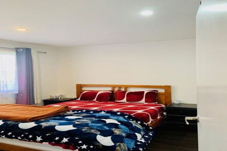 Photo of property in 15 Ware Place, Pakuranga Heights, Auckland, 2010