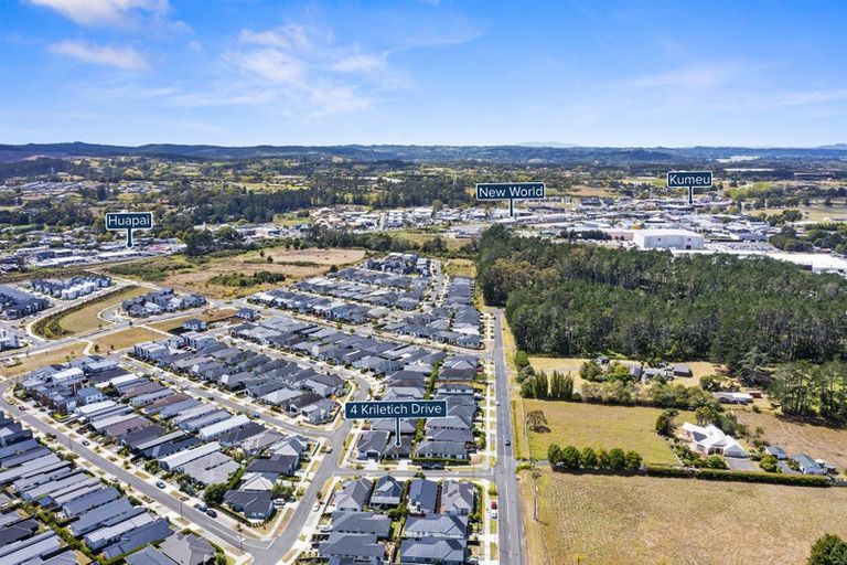 Photo of property in 4 Kriletich Drive, Kumeu, 0810