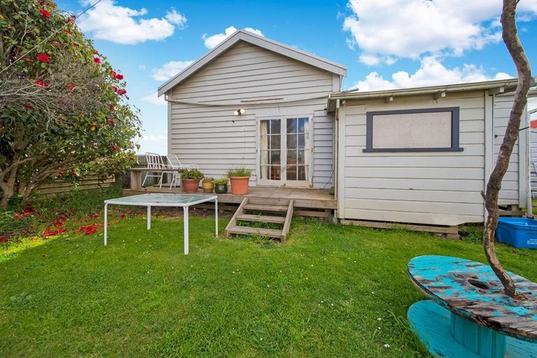 Photo of property in 70 Ketemarae Road, Normanby, Hawera, 4614