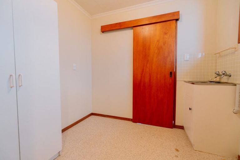 Photo of property in 2 Raeburn Place, Gore, 9710