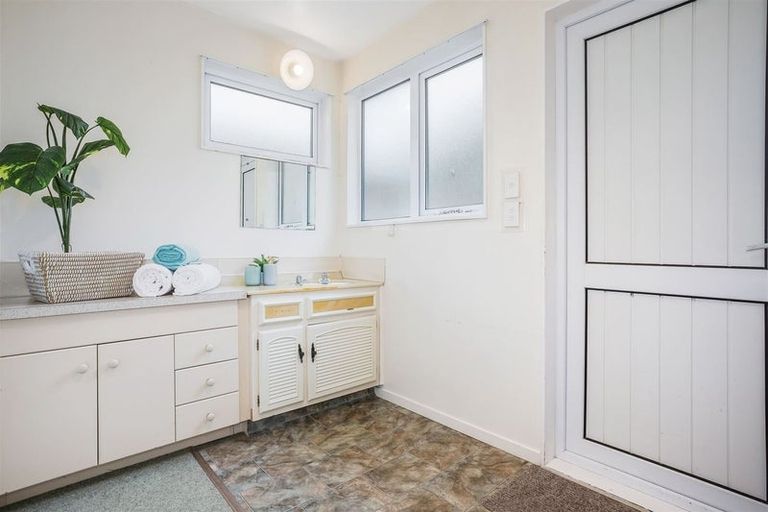 Photo of property in 13 Sunset Parade, Plimmerton, Porirua, 5026