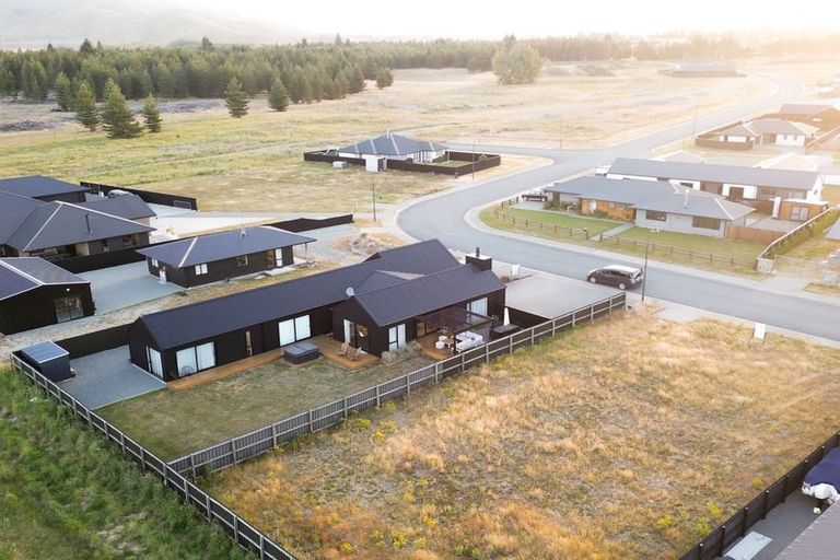 Photo of property in 13 Aoraki Crescent, Twizel, 7901