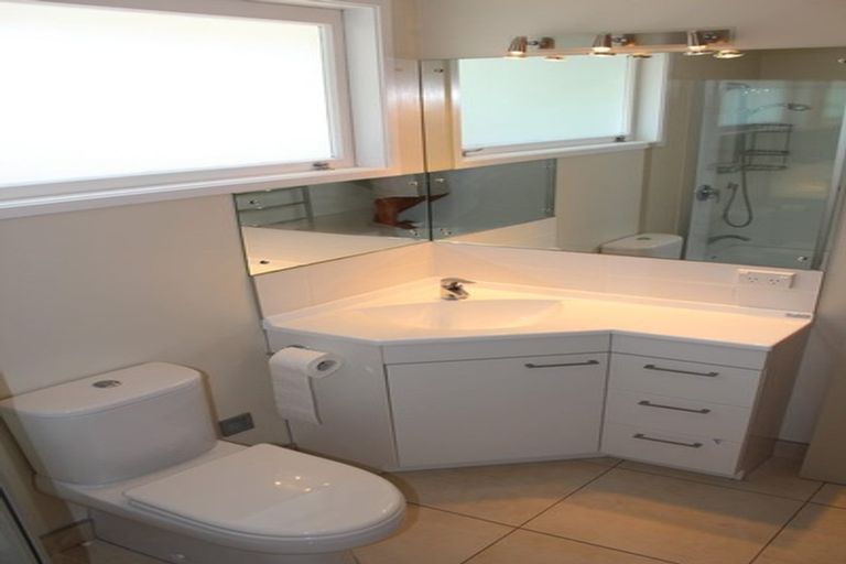 Photo of property in 23 Eastcliffe Road, Castor Bay, Auckland, 0620