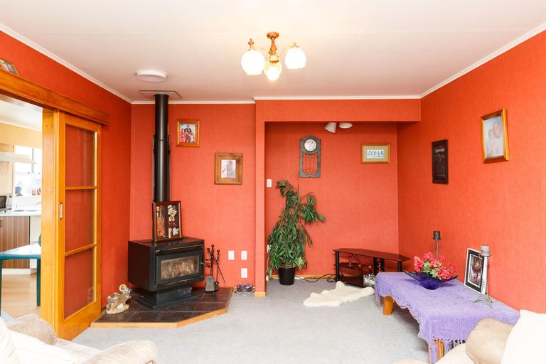 Photo of property in 5 Tararua Terrace, Cloverlea, Palmerston North, 4412