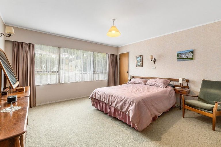 Photo of property in 6 Saint Aidans Way, Tawa, Wellington, 5028