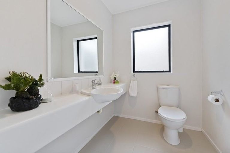 Photo of property in 1/54 Simmental Crescent, Somerville, Auckland, 2014