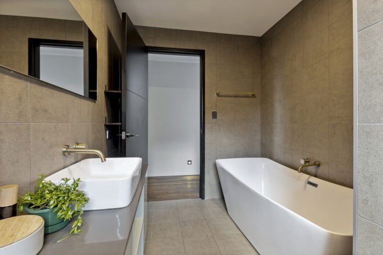 Photo of property in 335a Luggate-cromwell Road, Lowburn, Cromwell, 9384