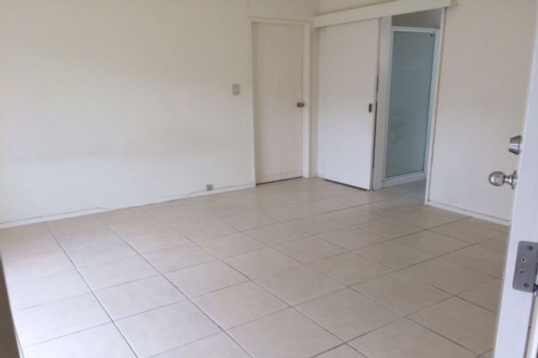 Photo of property in 16 Kauri Glen Road, Northcote, Auckland, 0627