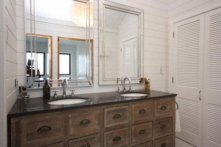 Photo of property in 130 Tirohanga Drive, Whangamata, 3620