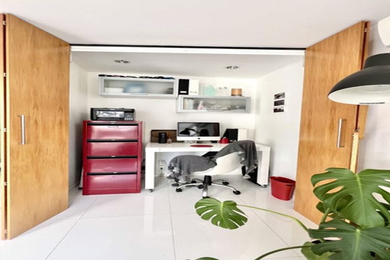 Photo of property in 16 Southworth Place, Grandview Heights, Hamilton, 3200