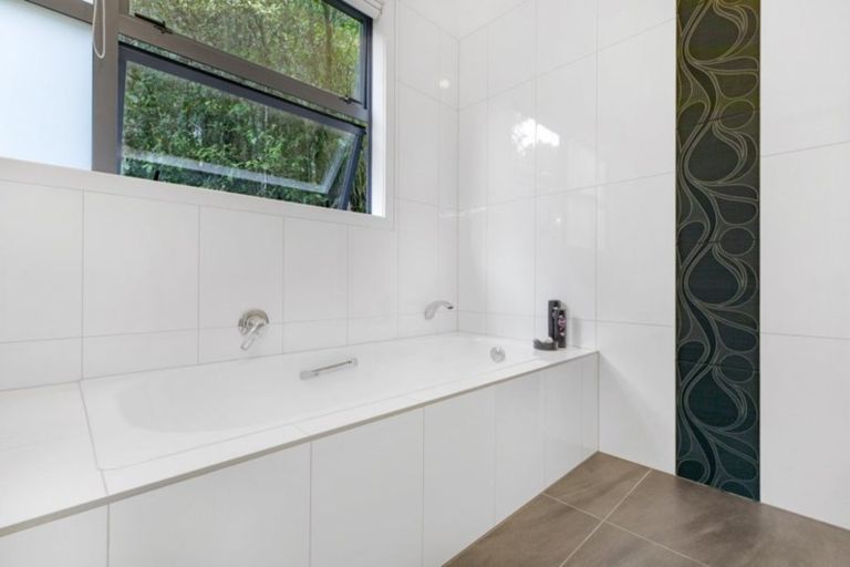 Photo of property in 177 Kawakawa Bay Coast Road, Kawakawa Bay, Papakura, 2585