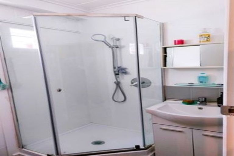 Photo of property in 4/162 Onewa Road, Northcote, Auckland, 0627