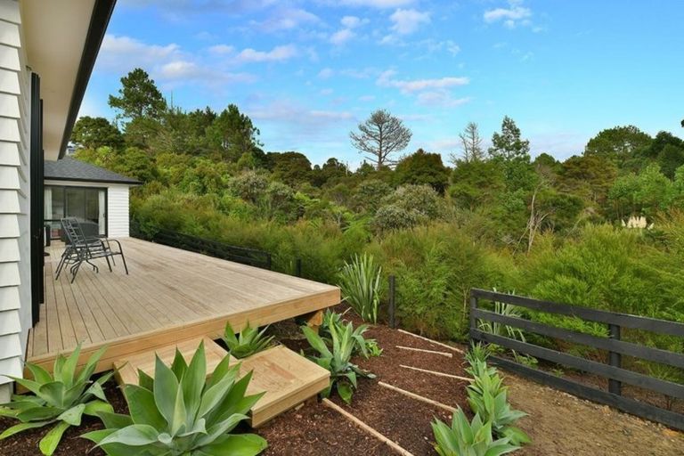 Photo of property in 9 Pheasant Close, Stanmore Bay, Whangaparaoa, 0932