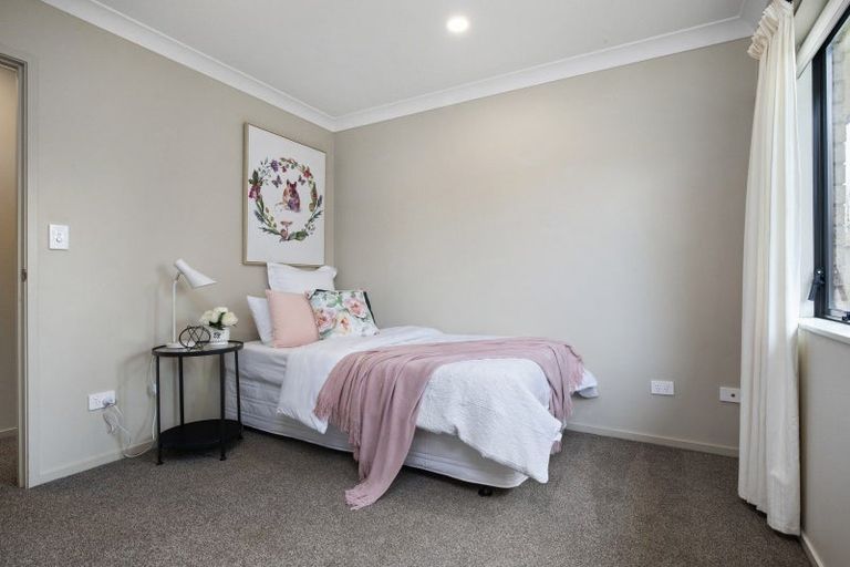 Photo of property in 27 Greig Place, Pukekohe, 2120