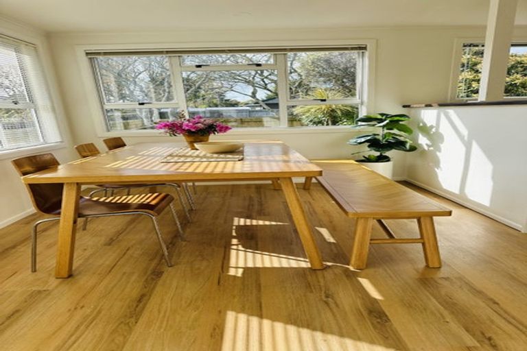 Photo of property in 5 Nikau Street, Inglewood, 4330