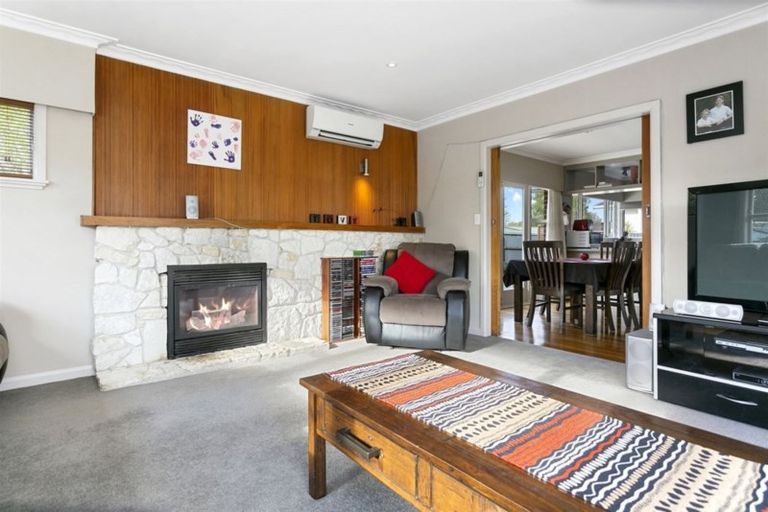 Photo of property in 322 Shakespeare Street, Leamington, Cambridge, 3432