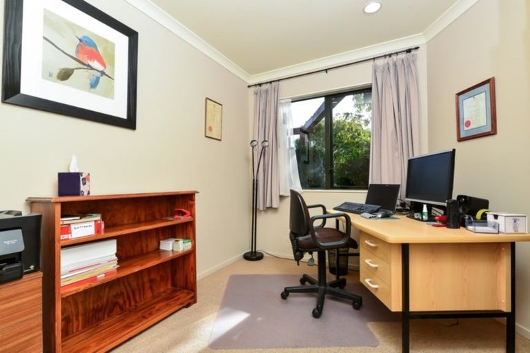 Photo of property in 1 Limousin Place, Grandview Heights, Hamilton, 3200