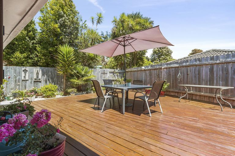 Photo of property in 73 Stottholm Road, Titirangi, Auckland, 0604