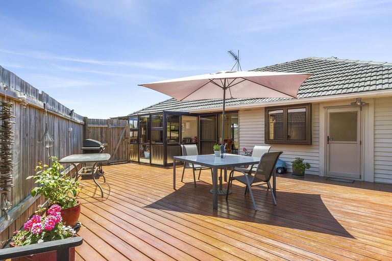 Photo of property in 73 Stottholm Road, Titirangi, Auckland, 0604