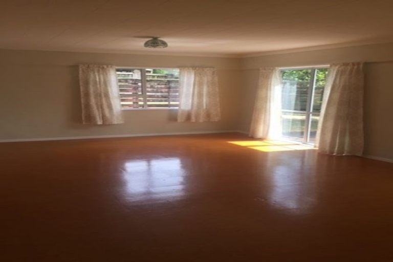 Photo of property in 2 Kingussie Place, Highland Park, Auckland, 2010