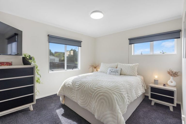 Photo of property in 21 Reeves Street, Waikanae Beach, Waikanae, 5036
